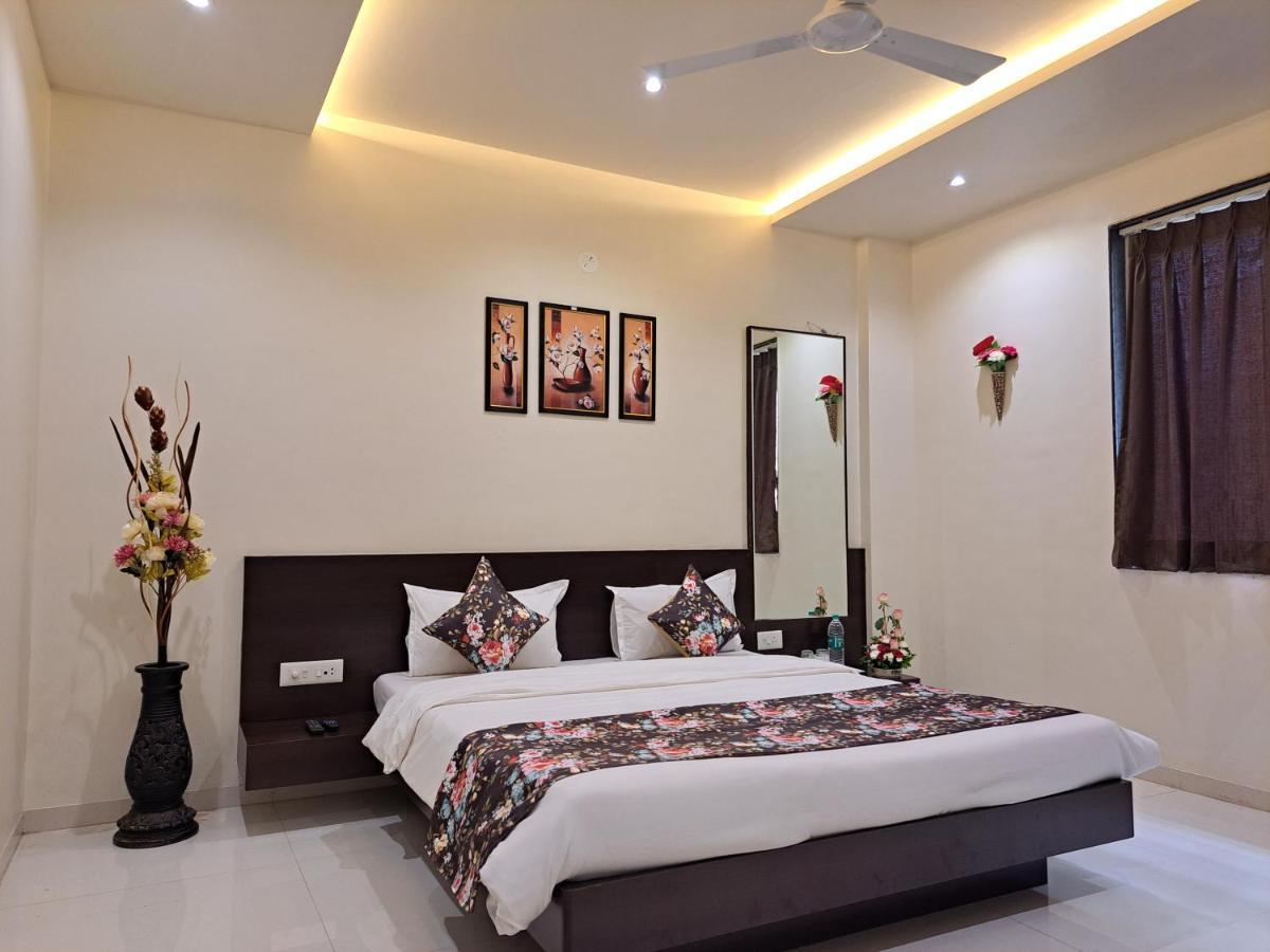 Bouquet Residency Hotell Nashik Exteriör bild