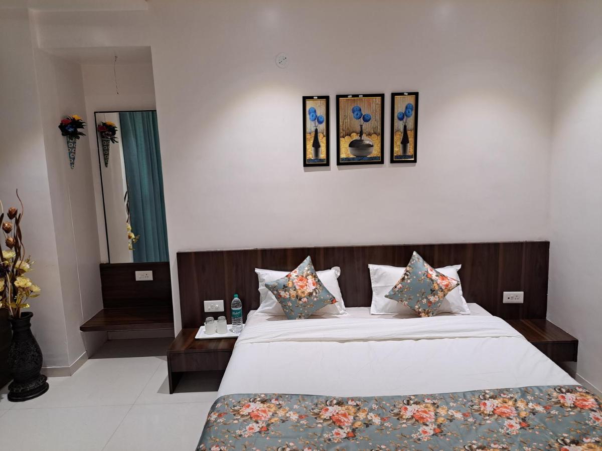 Bouquet Residency Hotell Nashik Exteriör bild