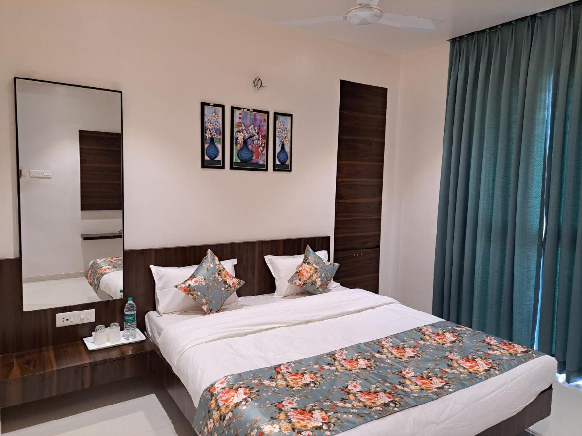 Bouquet Residency Hotell Nashik Exteriör bild