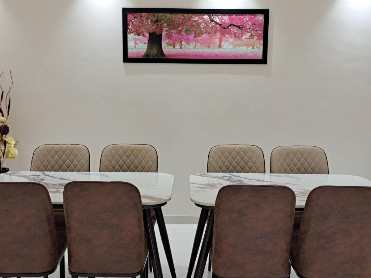 Bouquet Residency Hotell Nashik Exteriör bild