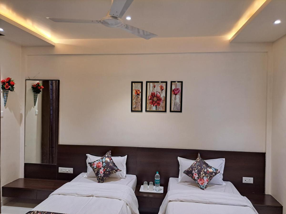 Bouquet Residency Hotell Nashik Exteriör bild