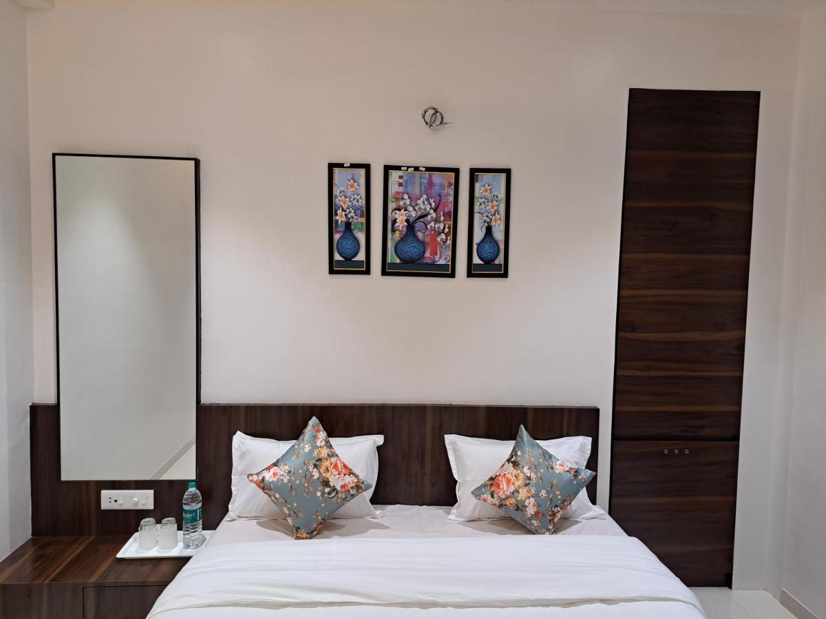 Bouquet Residency Hotell Nashik Exteriör bild