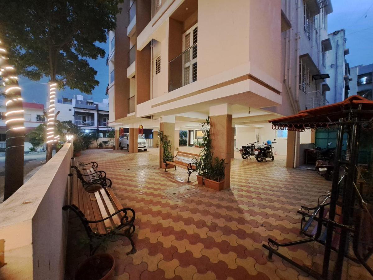 Bouquet Residency Hotell Nashik Exteriör bild