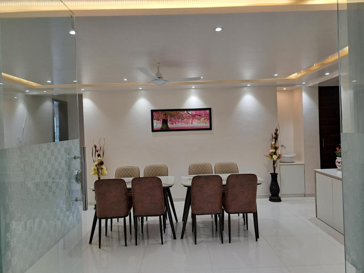 Bouquet Residency Hotell Nashik Exteriör bild