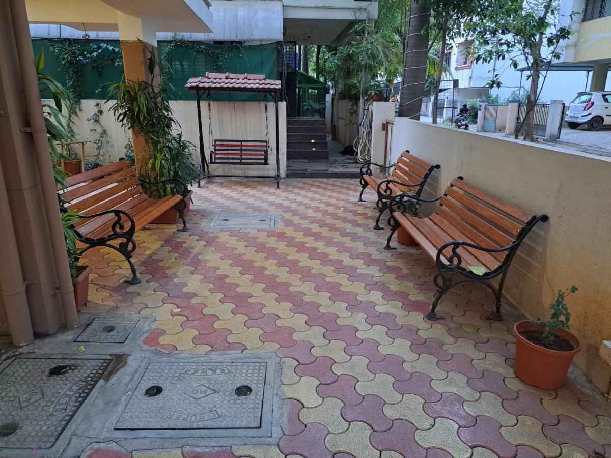 Bouquet Residency Hotell Nashik Exteriör bild