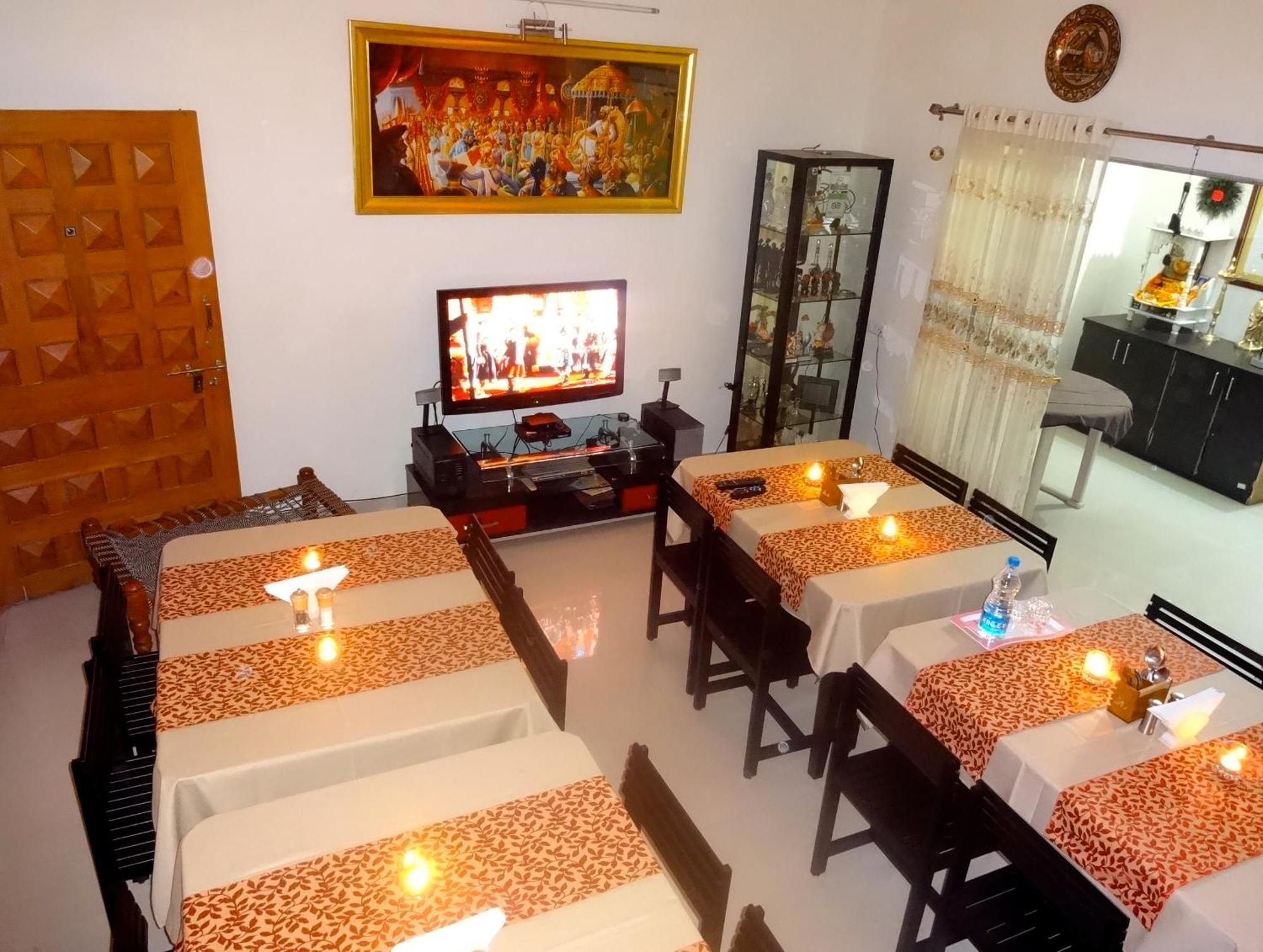 Bouquet Residency Hotell Nashik Exteriör bild