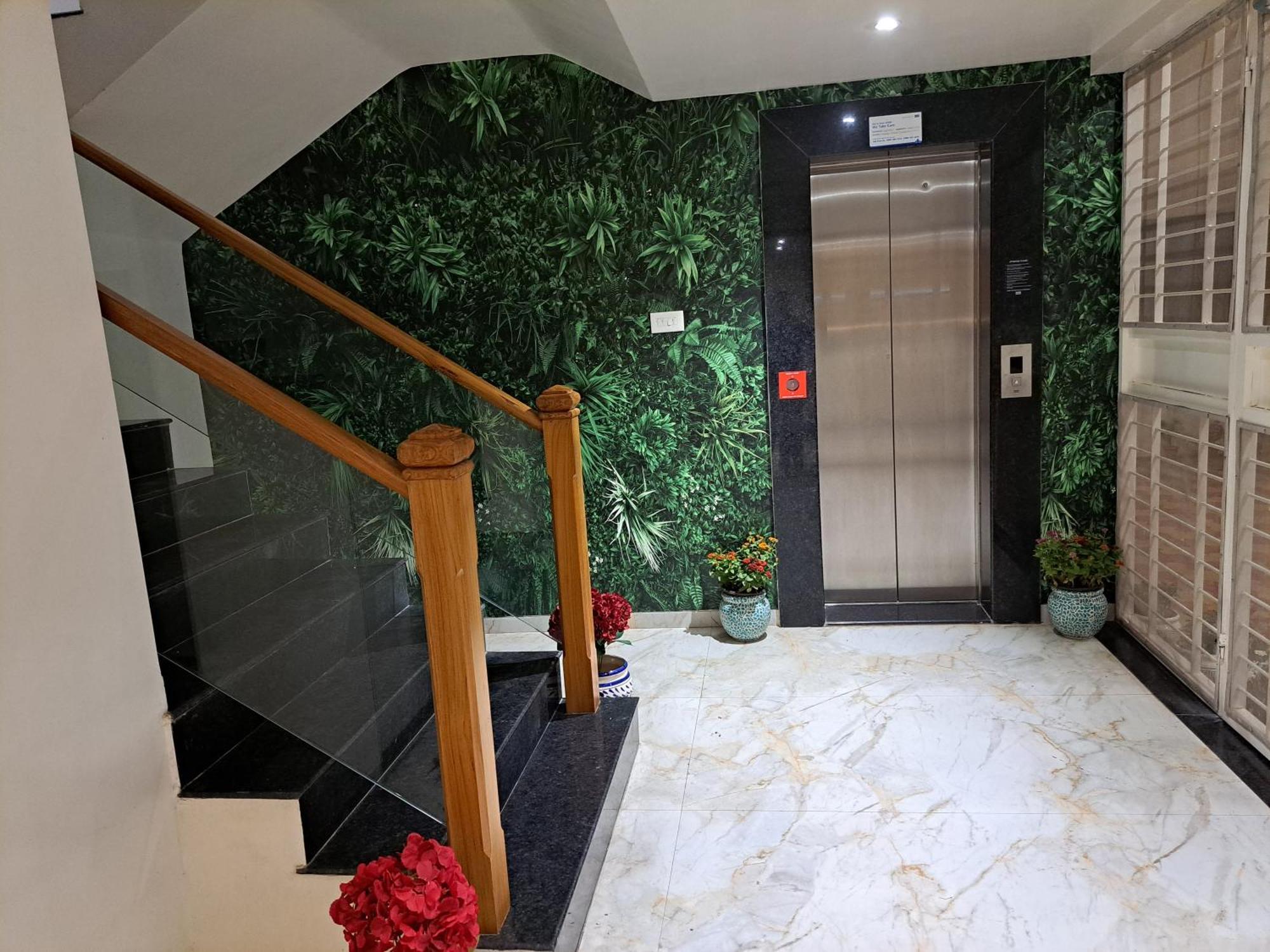 Bouquet Residency Hotell Nashik Exteriör bild