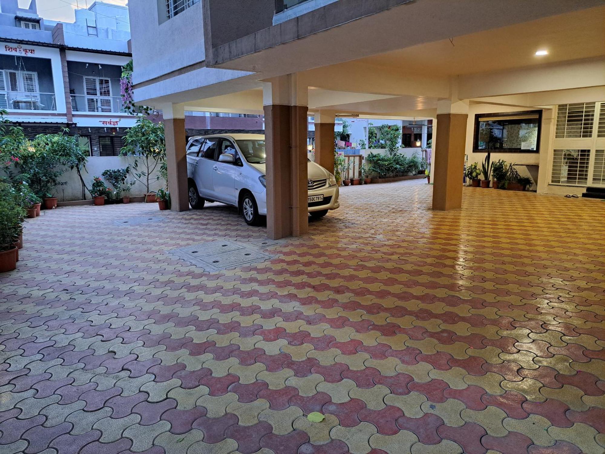 Bouquet Residency Hotell Nashik Exteriör bild